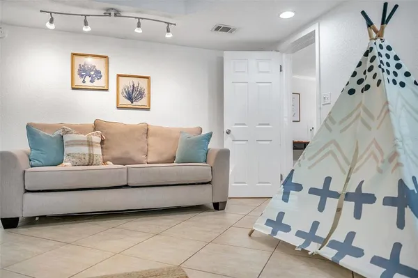 $4,500 | 1261 12th Court Southwest, Largo, FL 33770