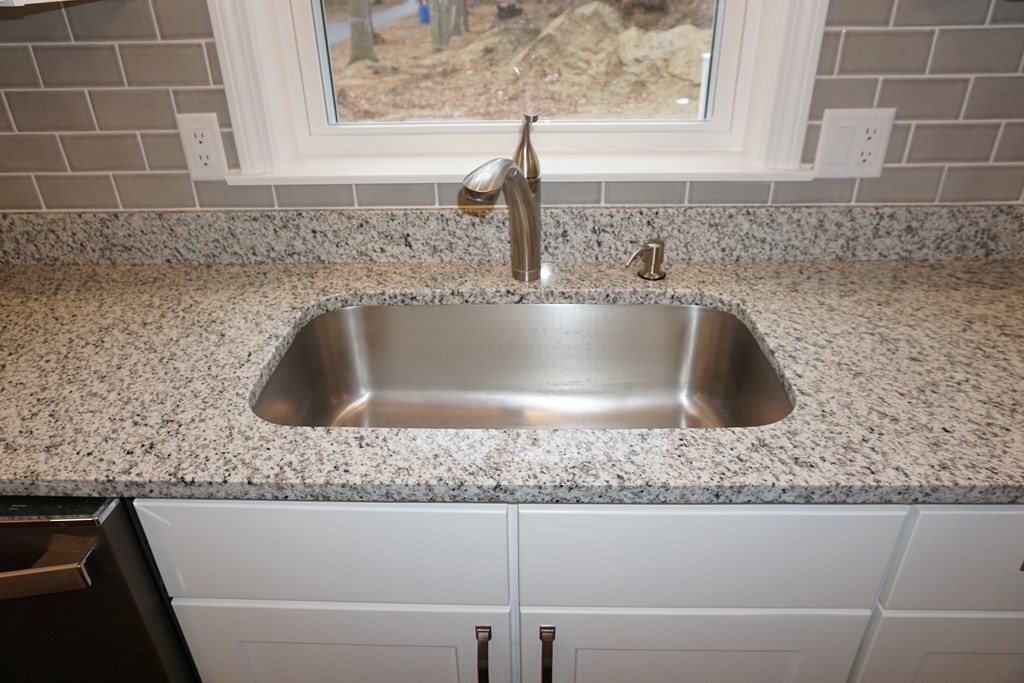 72 Parkerville Road Chelmsford, MA 01824 - Photo 7 of 25 Gallery Image 7