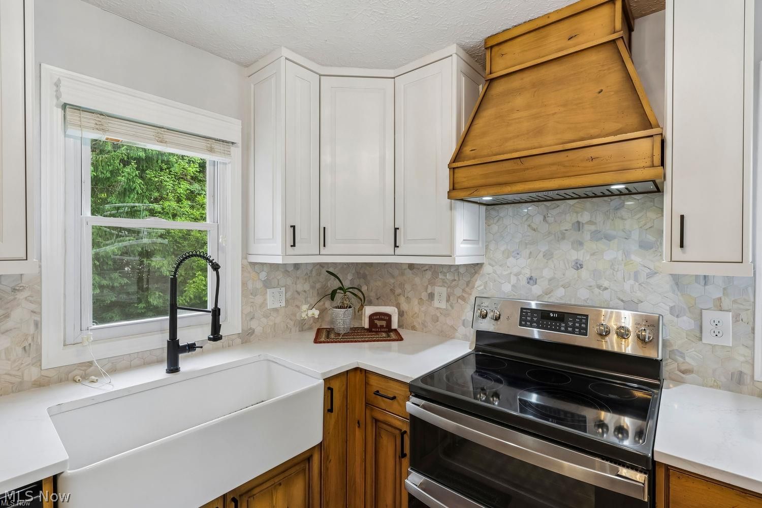17570 Hicks Road Walton Hills, OH 44146 - Photo 8 of 45