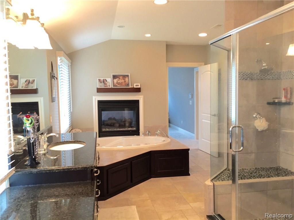 821 Cumberland Ridge Court Rochester, MI 48307 - Photo 29 of 53 IMG_2403.jpg