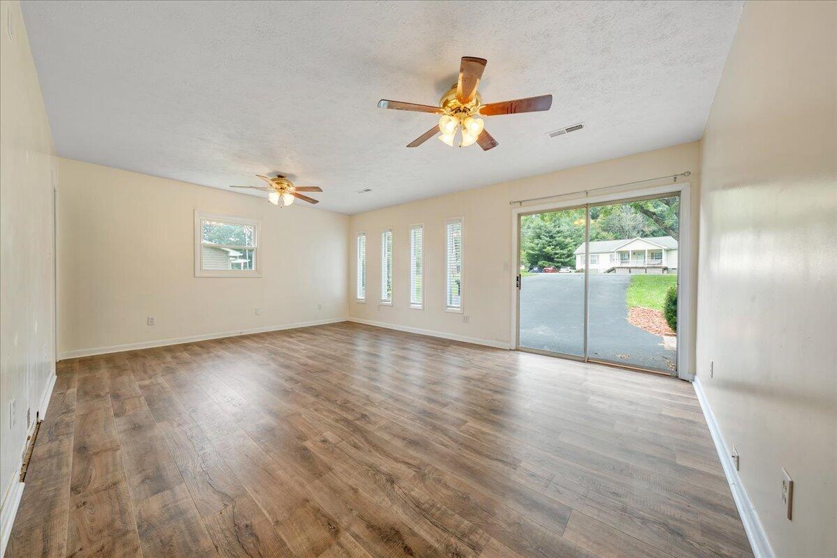 941 Martin McNeil Road Salem, VA 24153 - Photo 8 of 25 08-MIB04304