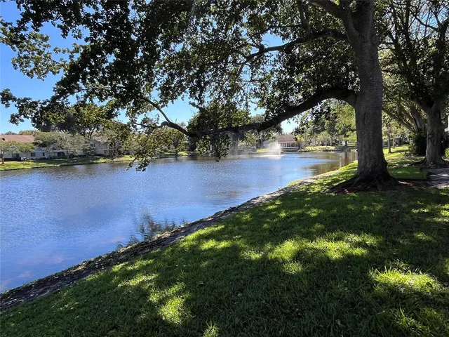 a view of yard with green space