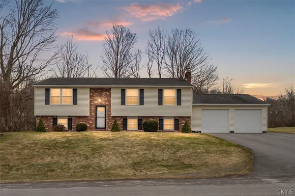 $369,900 | 2 Clintonview Road, New Hartford, NY 13413