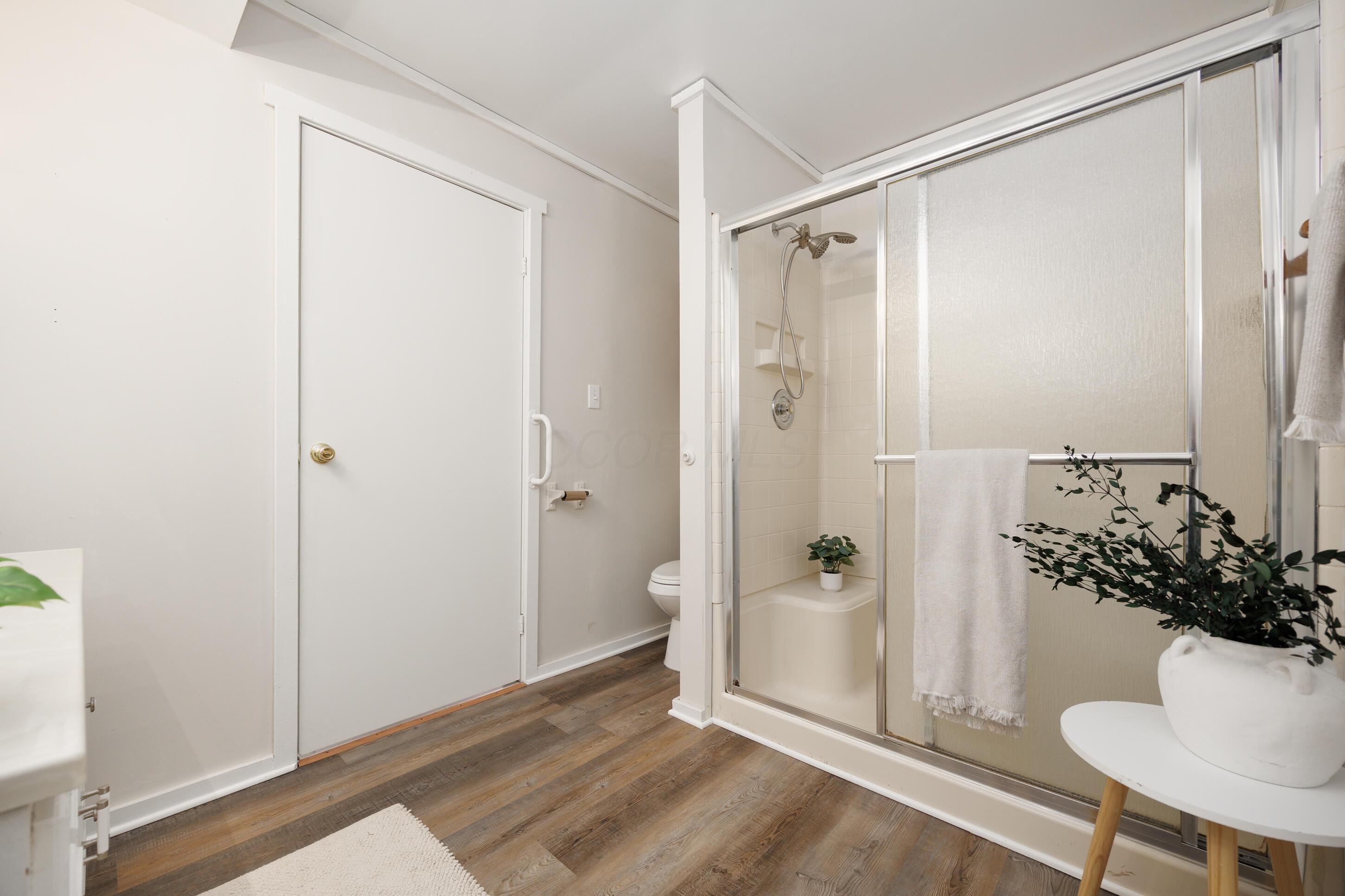 1975 Mock Road Columbus, OH 43219 - Photo 24 of 49 Master Bathroom