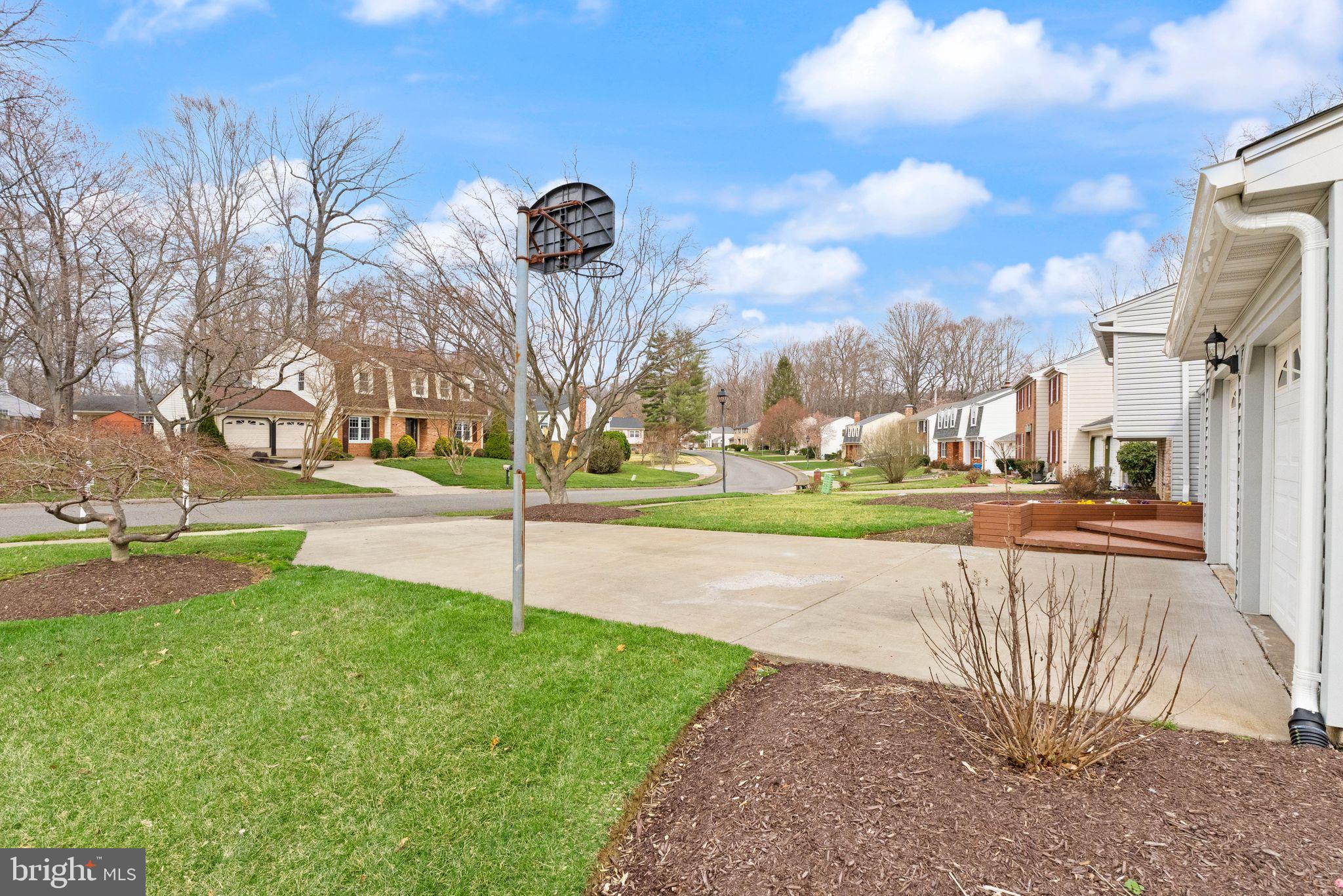 6027 Ridge Ford Drive Burke, VA 22015 - Photo 9 of 74