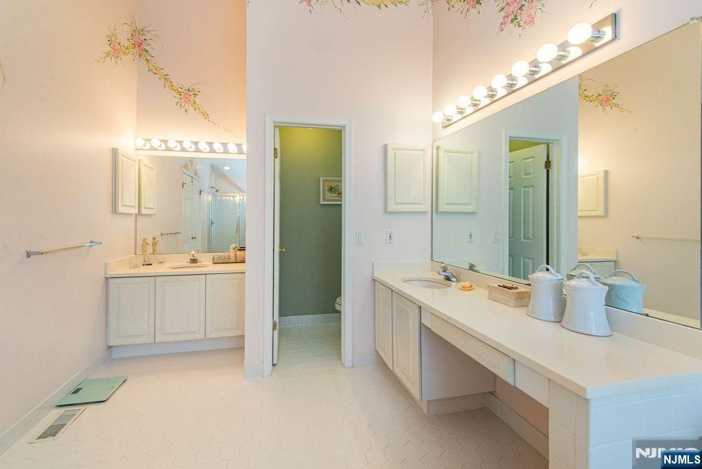 19 Morning Watch Road Wayne, NJ 07470 - Photo 14 of 25