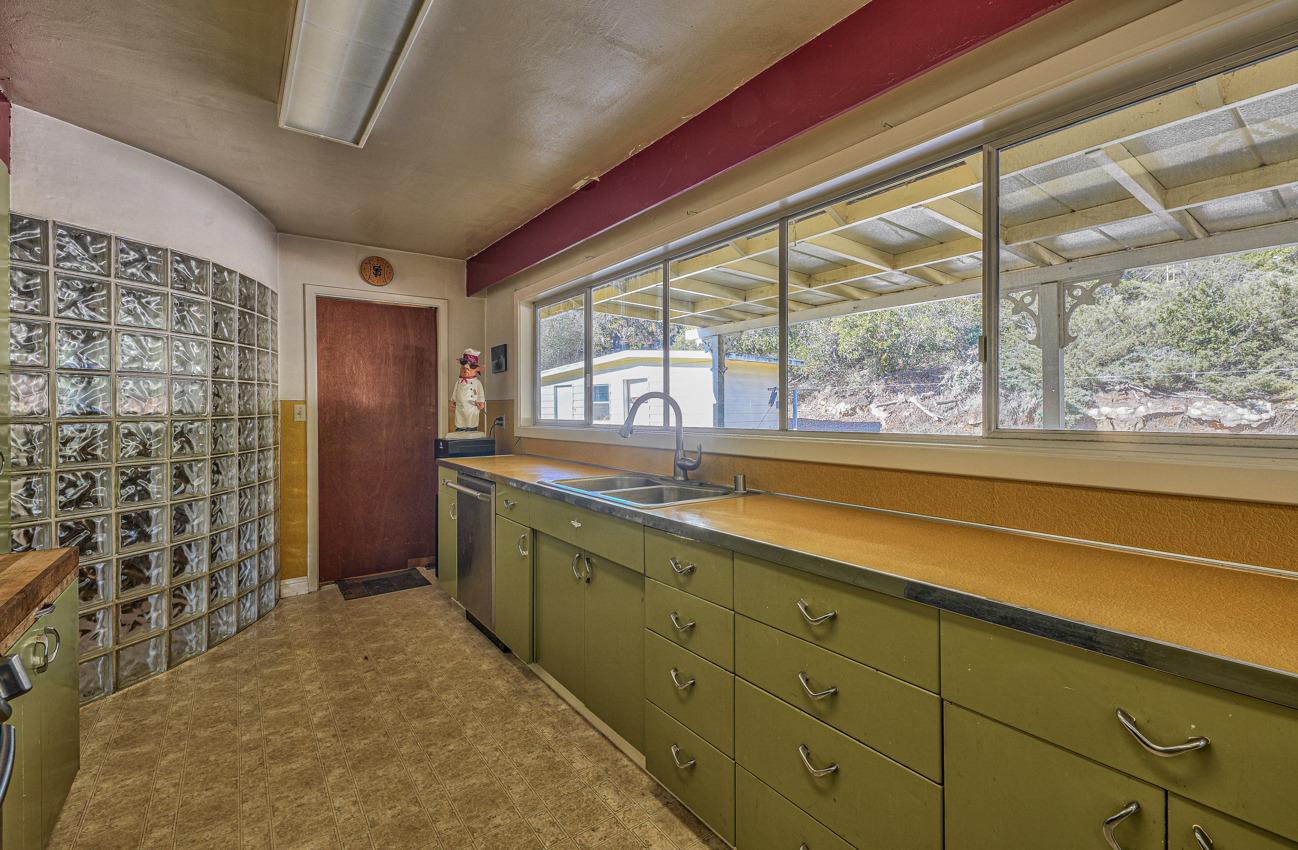 8999 Oak Road Salinas, CA 93907 - Photo 11 of 27 Gallery Image 11