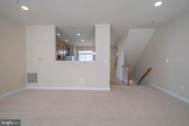 an empty room with windows and pillars in it