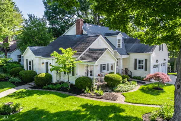 $910,000 | 385 South 6th Street, Zionsville, IN 46077