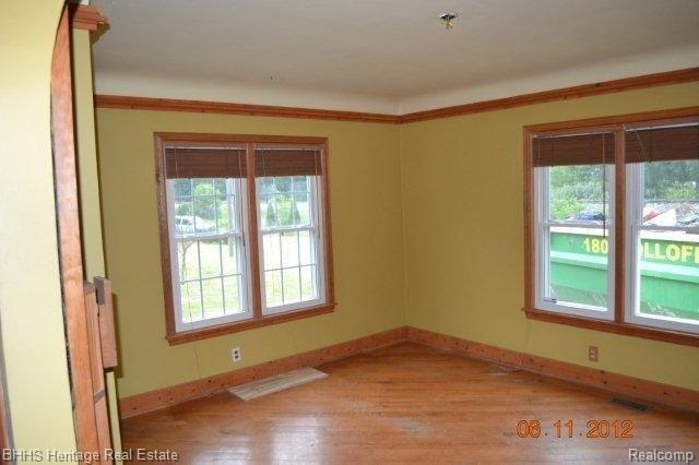 3216 Hogback Road Fowlerville, MI 48836 - Photo 7 of 25 Living Room