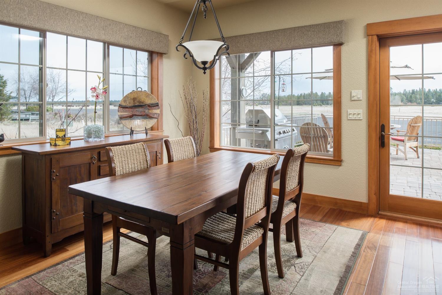 56902 River Road Sunriver, OR 97707 - Photo 10 of 24 Perfect for hosting large parties or int