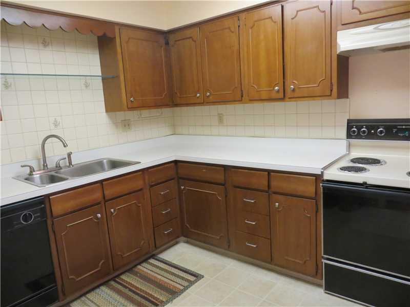 342 Johnston Road Pittsburgh, PA 15241 - Photo 3 of 16 Kitchen.
