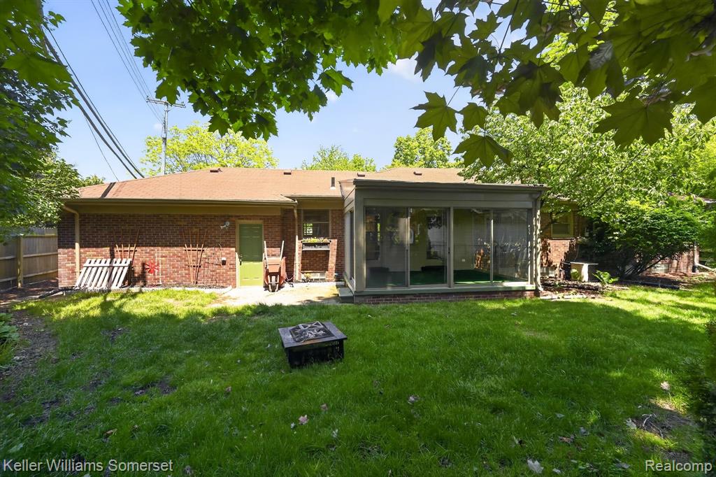 1681 Oxford Road Grosse Pointe, MI 48236 - Photo 23 of 25