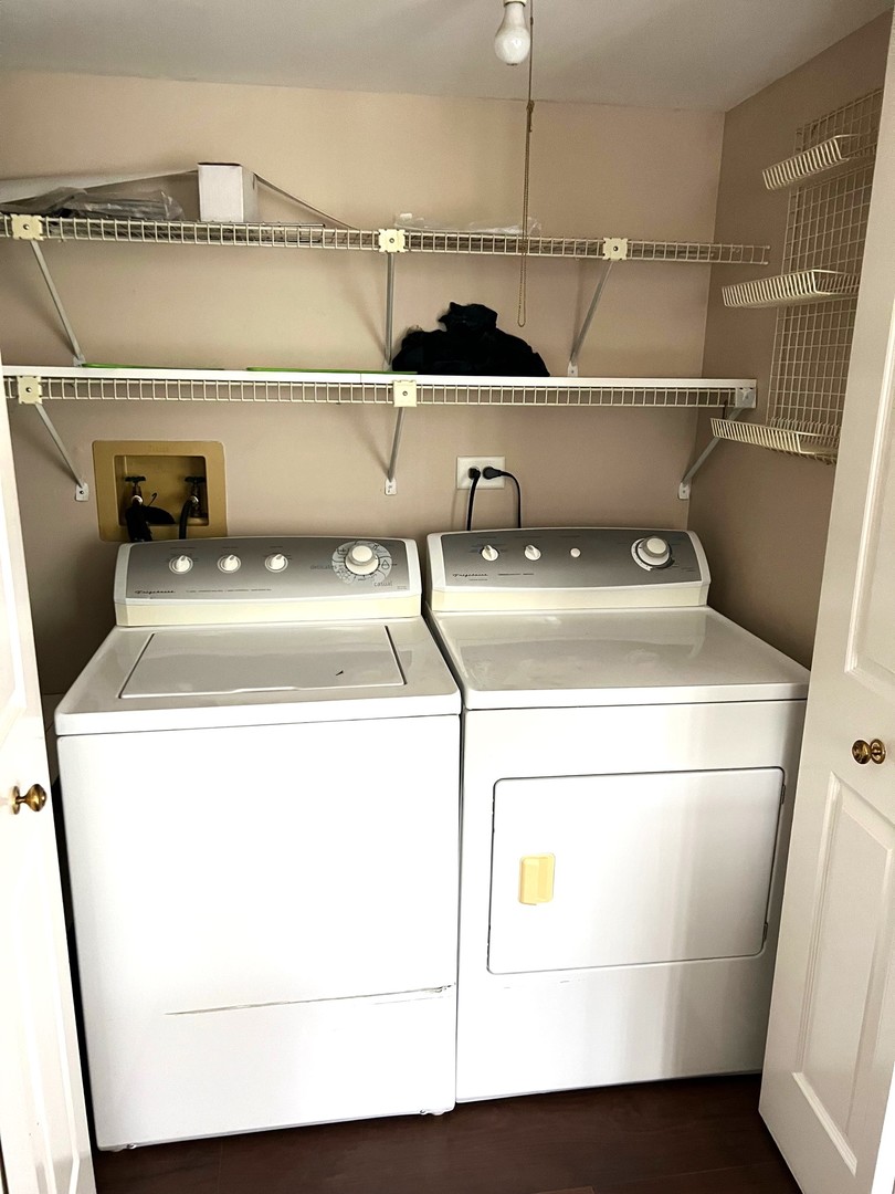 209 North Southport Road Mundelein, IL 60060 - Photo 18 of 18 a utility room with dryer and washer