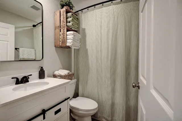 $284,500 | 504 Hickory Street, Smithville, TX 78957