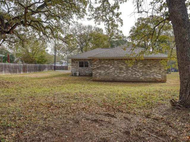 $284,500 | 504 Hickory Street, Smithville, TX 78957