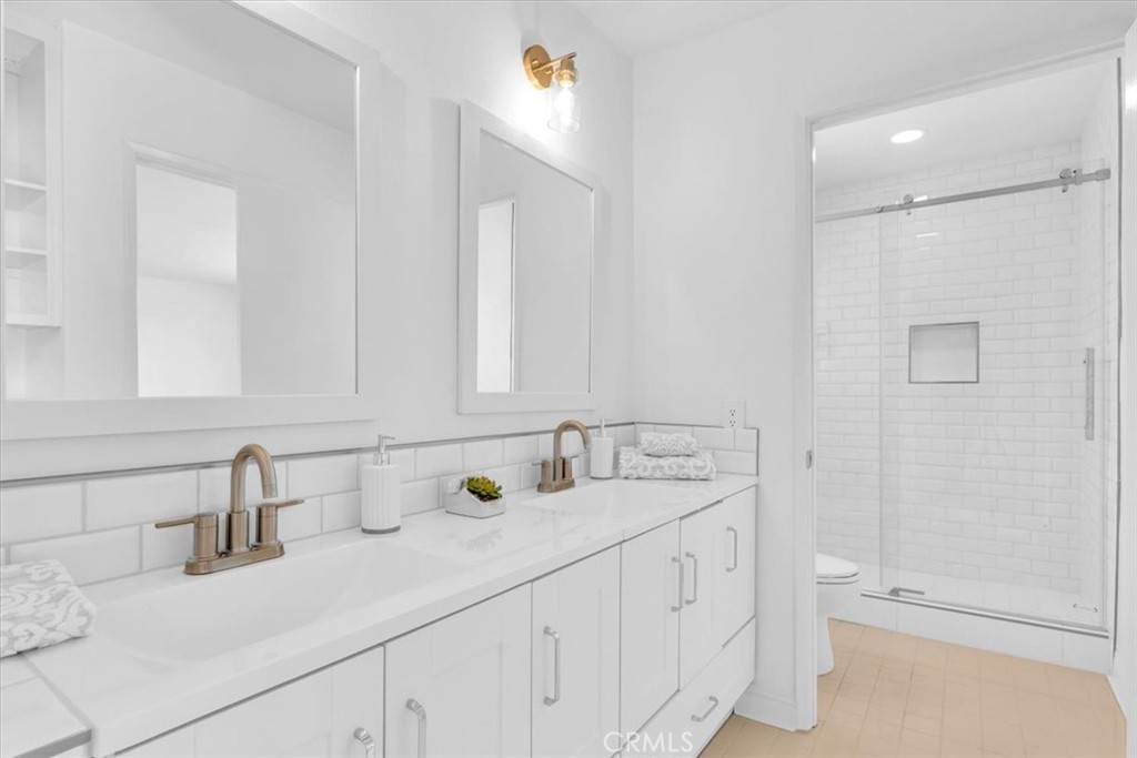 3315 Hawkwood Road Diamond Bar, CA 91765 - Photo 37 of 64 Jack and Jill bath on 2nd floor with dual sinks