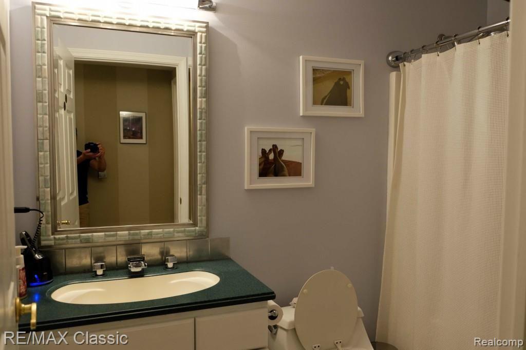 4124 Cass Elizabeth Road Waterford, MI 48328 - Photo 15 of 28 Master bath