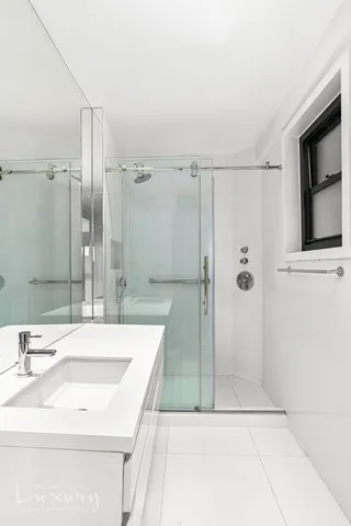 $1,750,000 | 58 West 58th Street, Unit 19A | Midtown Central