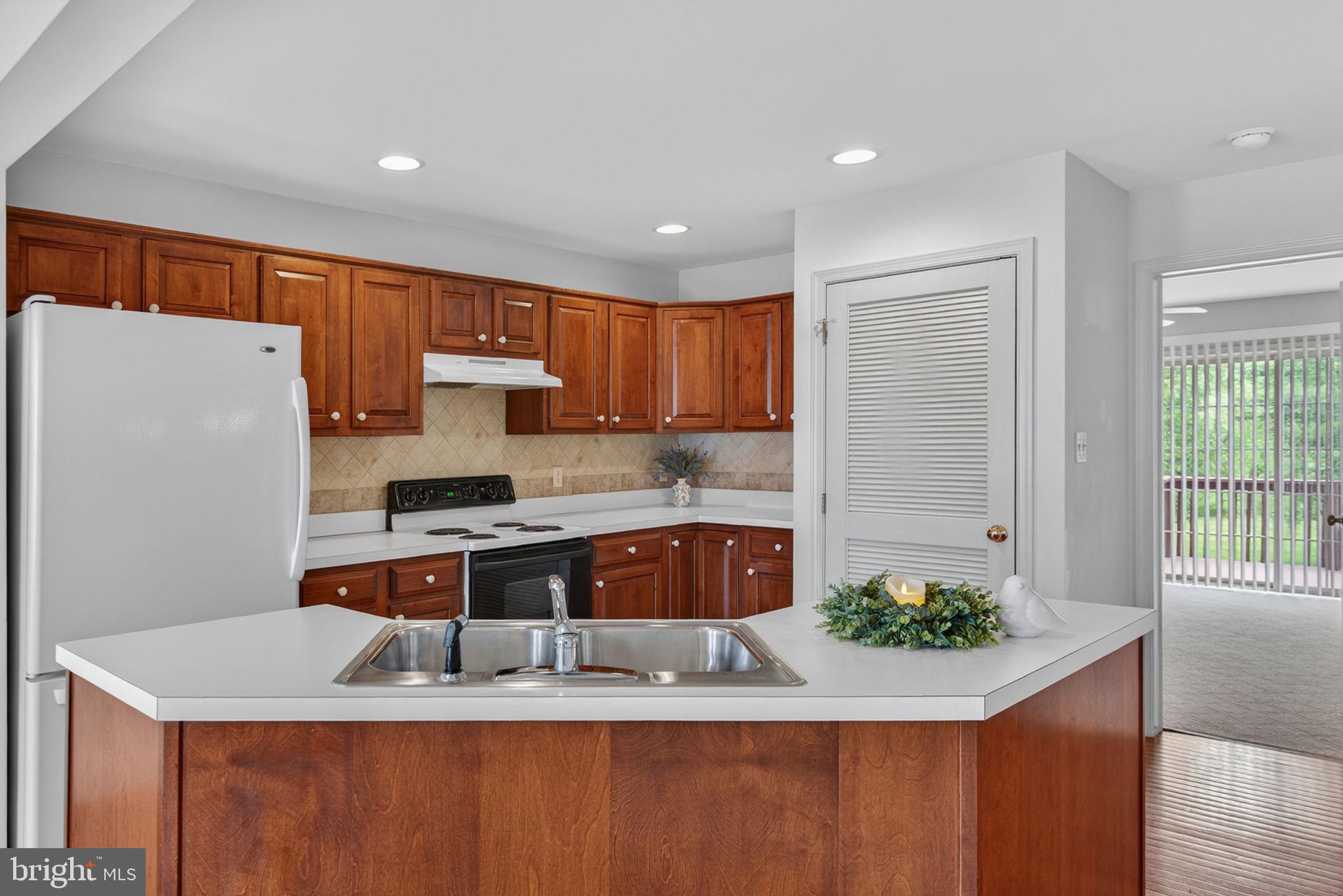 407 Cobblestone Lane Lancaster, PA 17601 - Photo 8 of 35