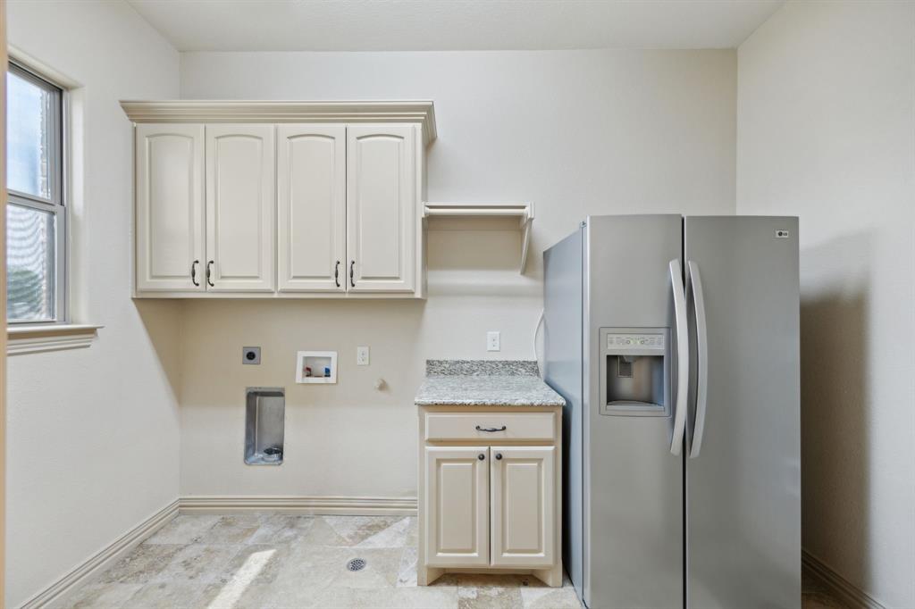 301 Harrison Circle Van Alstyne, TX 75495 - Photo 32 of 38 a kitchen with stainless steel appliances a refrigerator and cabinets