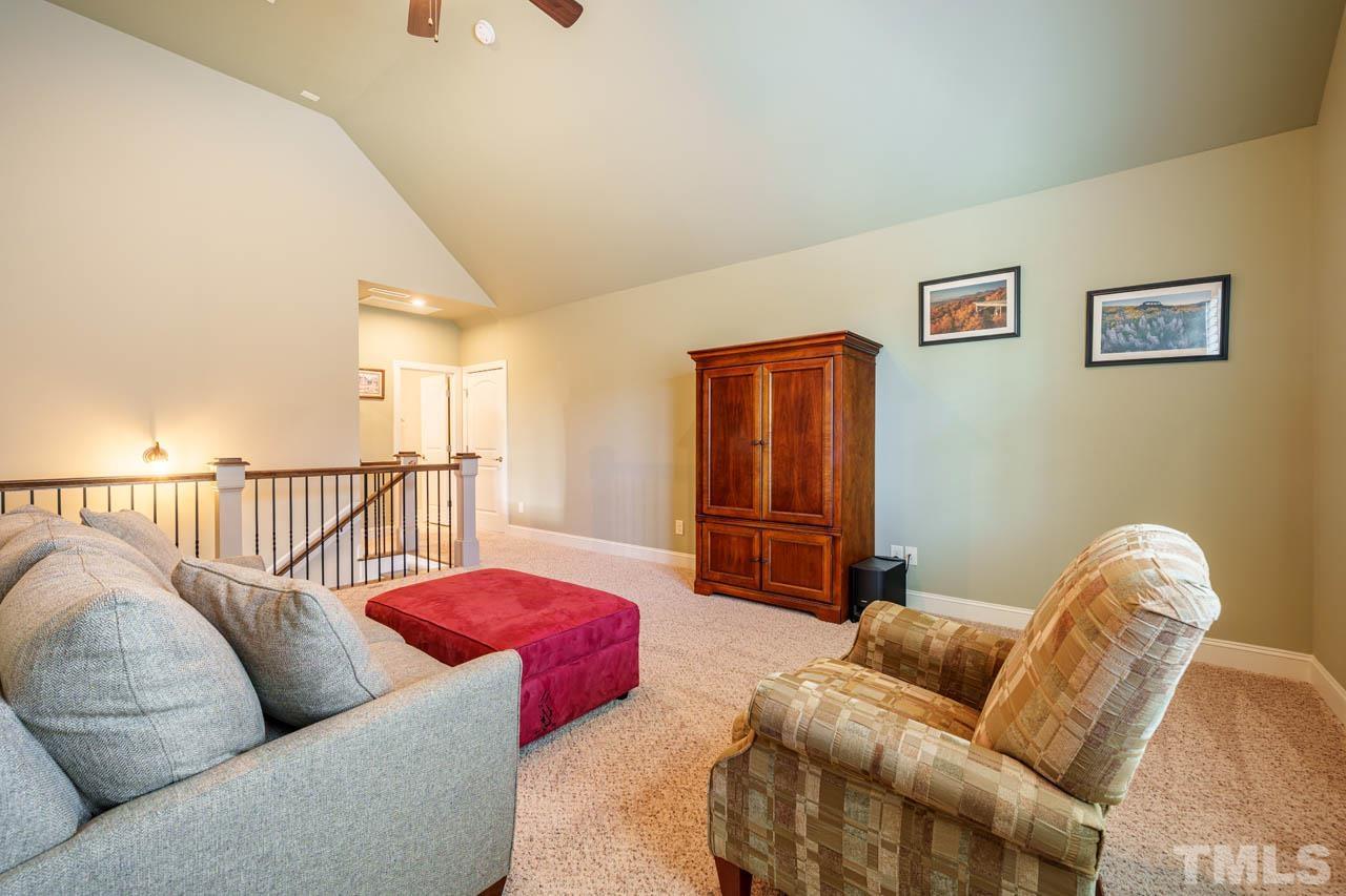 394 Cliffdale Road Chapel Hill, NC 27516 - Photo 38 of 66 a living room with furniture