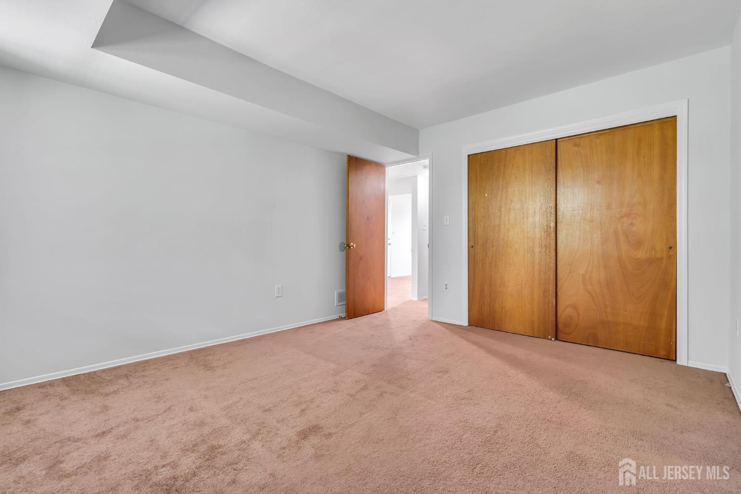 1909 Raspberry Court Edison, NJ 08817 - Photo 13 of 19