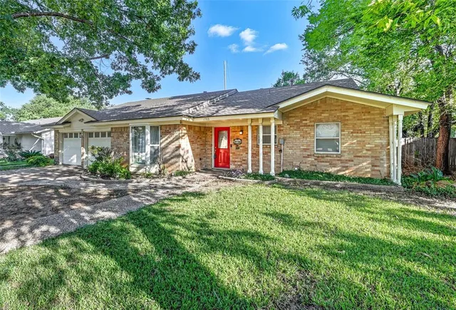 $350,000 | 1703 Park Hill Drive, Arlington, TX 76012