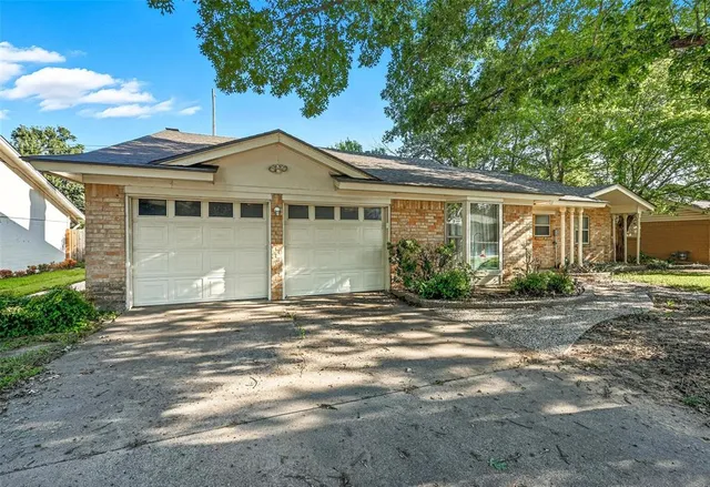 $350,000 | 1703 Park Hill Drive, Arlington, TX 76012