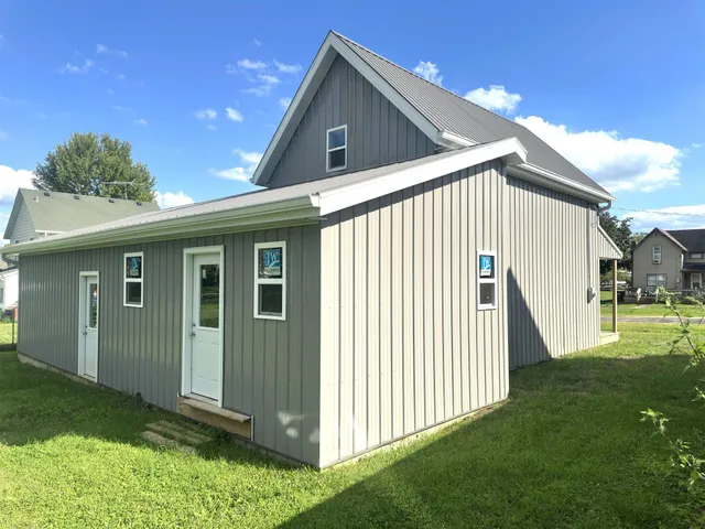 a view of a house with a yard