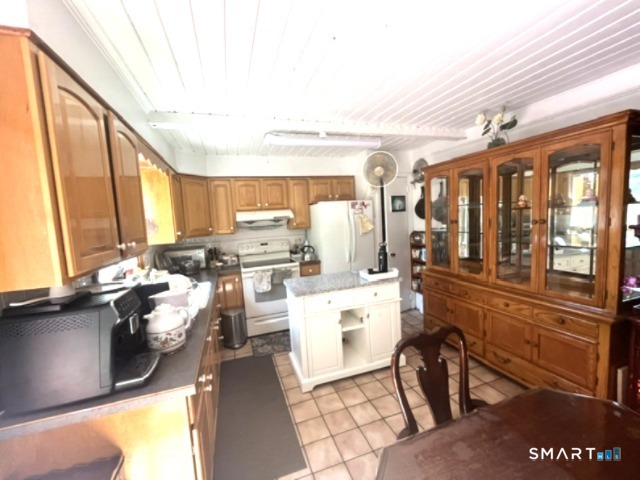 122 Black Point Road East Lyme, CT 06357 - Photo 12 of 40