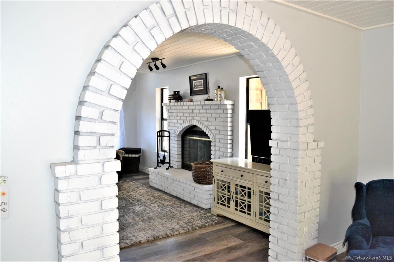 26471 Bear Valley Road Tehachapi, CA 93561 - Photo 15 of 52 Gallery Image 15