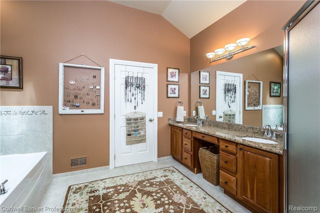 34590 Quaker Valley Road Farmington, MI 48331 - Photo 37 of 85 Master Bathroom