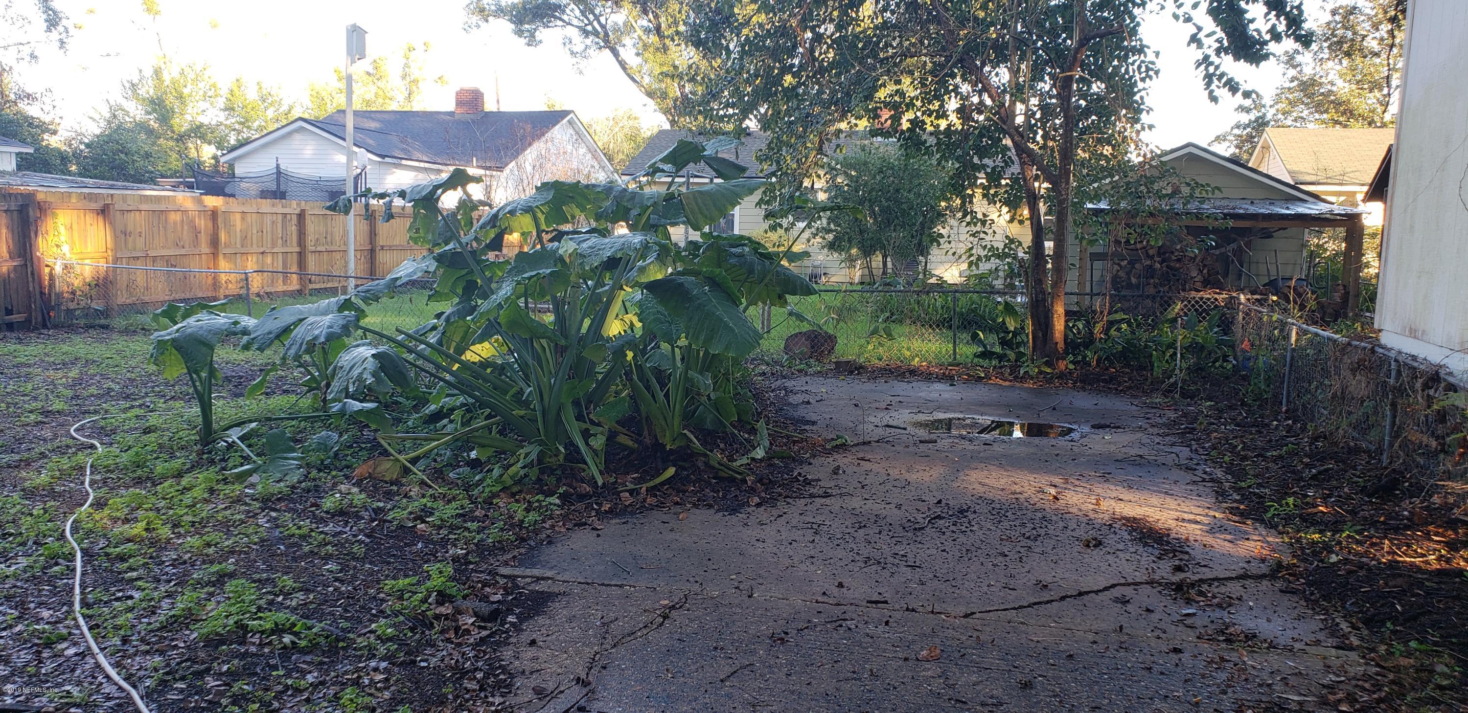 4633 Manchester Road Jacksonville, FL 32210 - Photo 18 of 26 a view of a backyard with plants