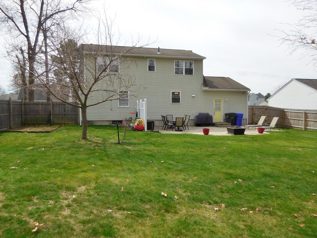 76 Pheasant Drive Springfield, MA 01119 - Photo 3 of 23