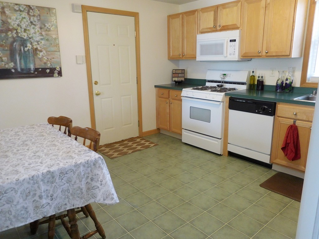 76 Pheasant Drive Springfield, MA 01119 - Photo 6 of 23