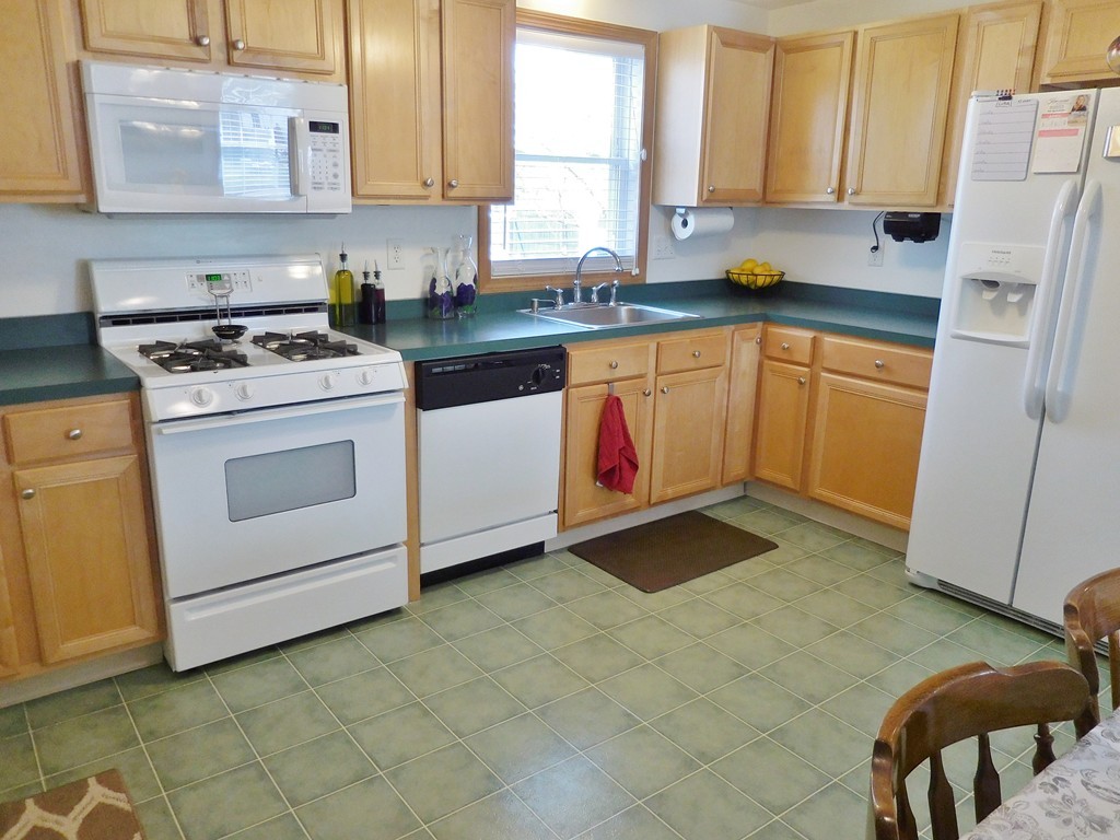 76 Pheasant Drive Springfield, MA 01119 - Photo 7 of 23