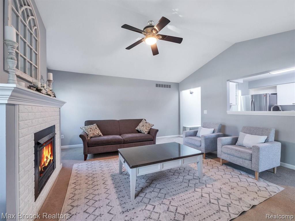 462 South Blvd Boulevard Rochester, MI 48307 - Photo 4 of 44 Gallery Image 4