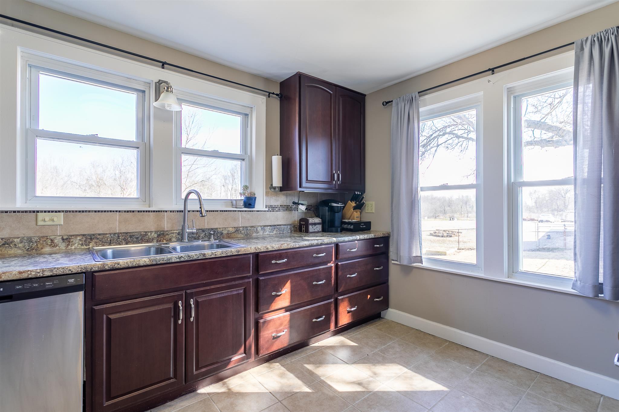 8066 South Yankeetown Road Newburgh, IN 47630 - Photo 11 of 36 Gallery Image 11