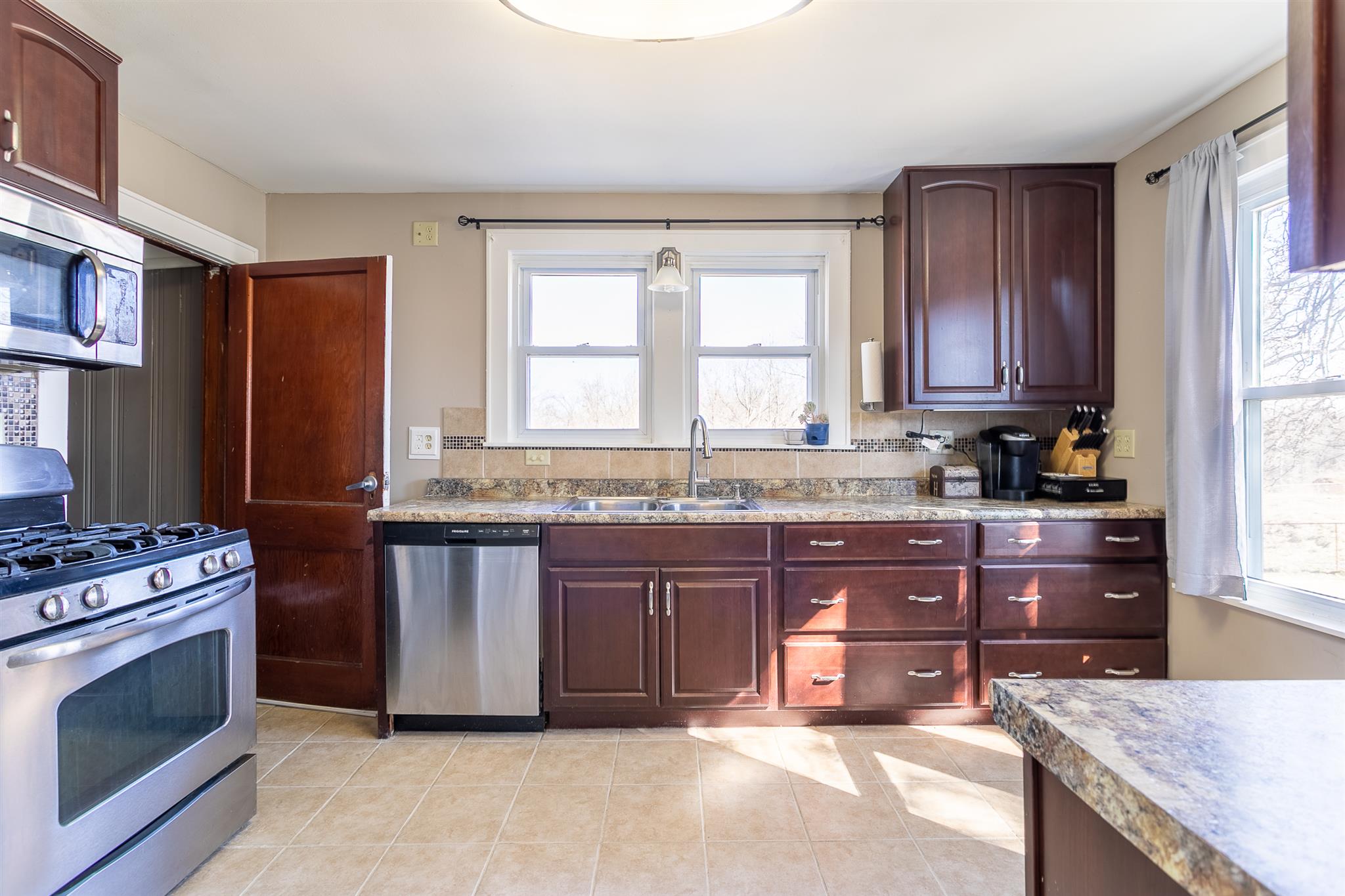 8066 South Yankeetown Road Newburgh, IN 47630 - Photo 8 of 36 Gallery Image 8