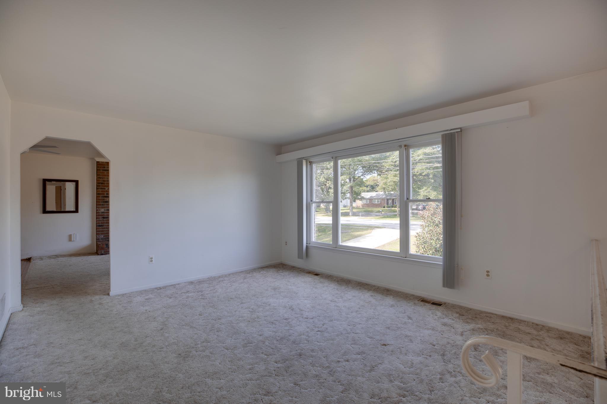 11702 Piscataway Road Clinton, MD 20735 - Photo 4 of 30 Living Room