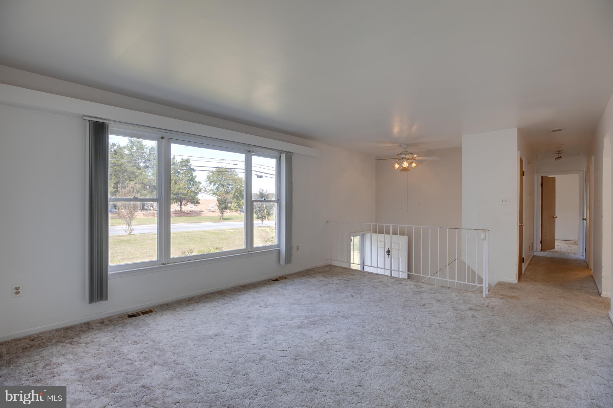 11702 Piscataway Road Clinton, MD 20735 - Photo 5 of 30 Living Room