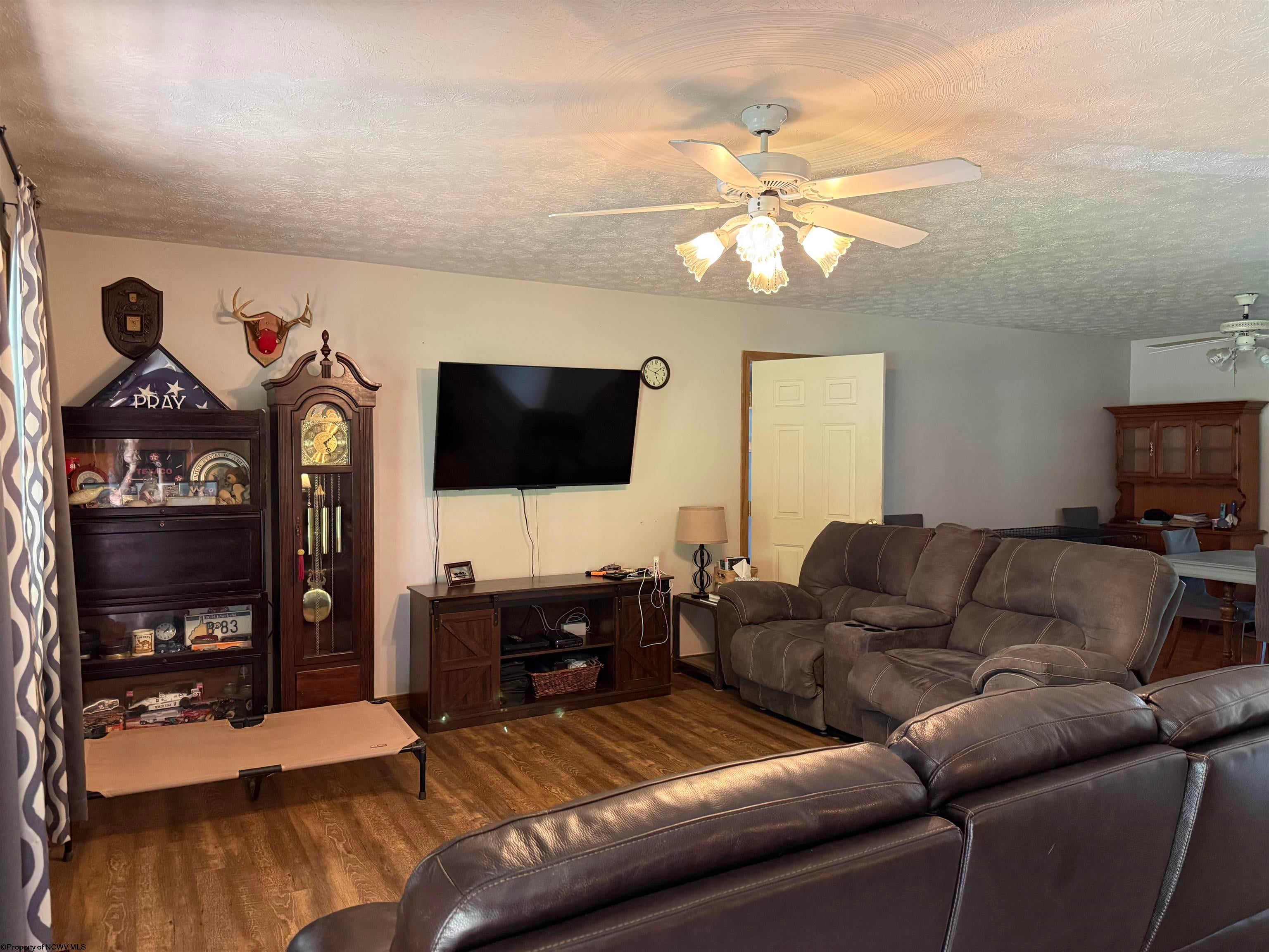 26 MacIntosh Loop Elkins, WV 26241 - Photo 3 of 24 Gallery Image 3