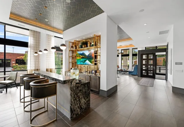 $2,690 | 5220 Eden Avenue, Unit 414, Edina, MN 55436