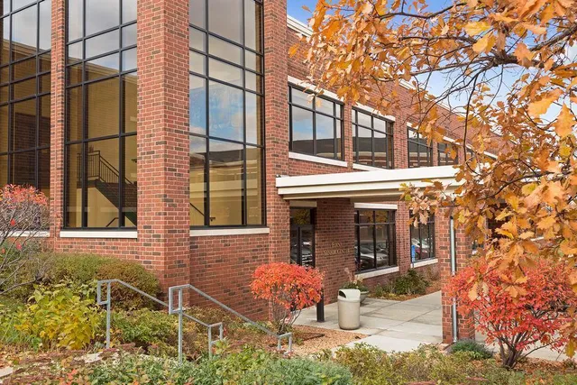 $2,690 | 5220 Eden Avenue, Unit 414, Edina, MN 55436