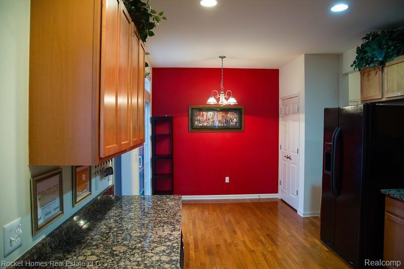 49690 Potomac Road, Unit 73 Canton, MI 48188 - Photo 6 of 29 Kitchen