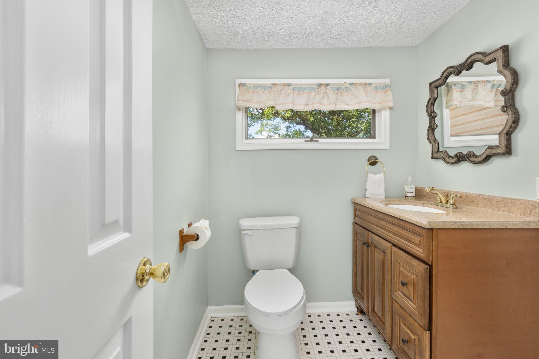 20947 Ridge Road Colonial Beach, VA 22443 - Photo 33 of 65 Full Bath Upstairs