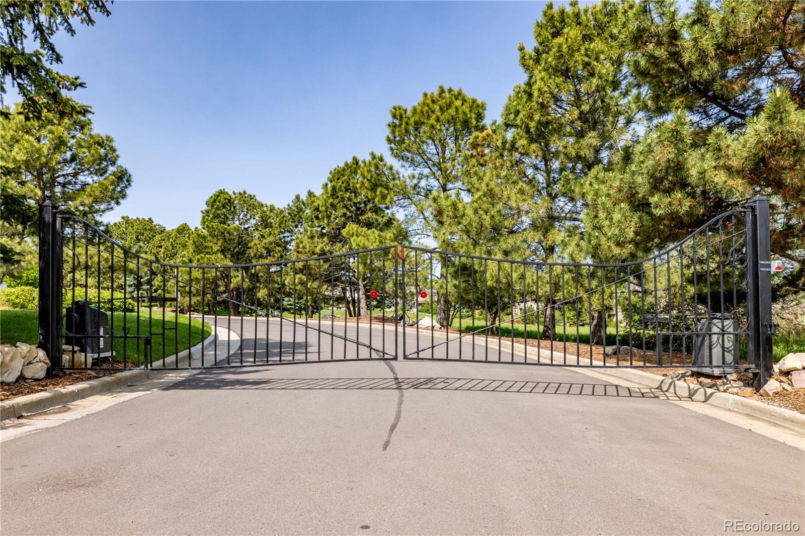 9 Roder Gate Lane Castle Pines, CO 80108 - Photo 4 of 48 Gallery Image 4