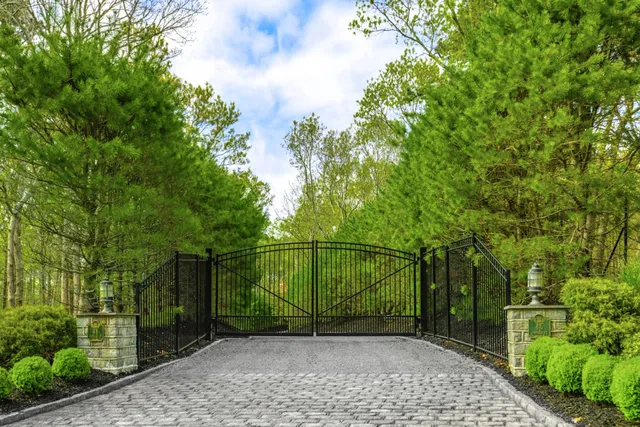 $1,890,000 | 48 Douglas Court, Hampton Bays, NY 11946