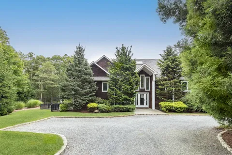 $1,890,000 | 48 Douglas Court, Hampton Bays, NY 11946